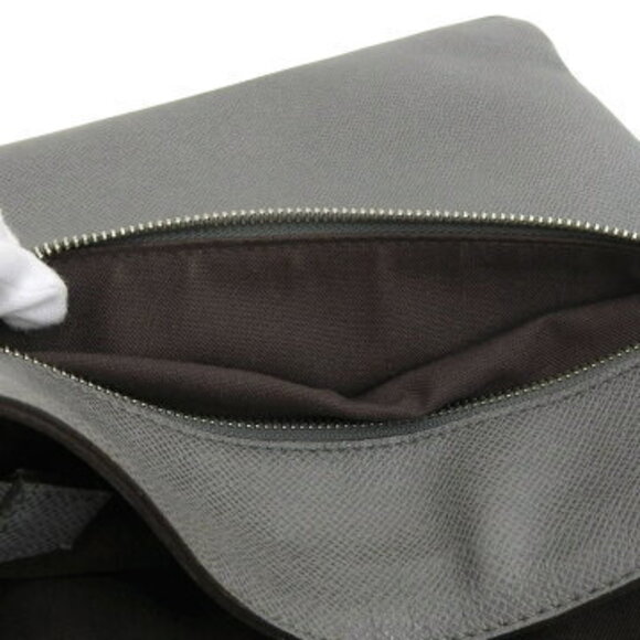 Louis Vuitton Taiga Sasha Shoulder Bag Glacier Leather Crossbody Style - Picture 9 of 10